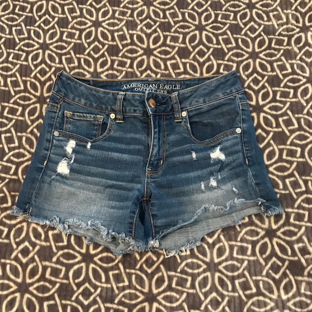 American eagle Super stretch shorts size 6!!